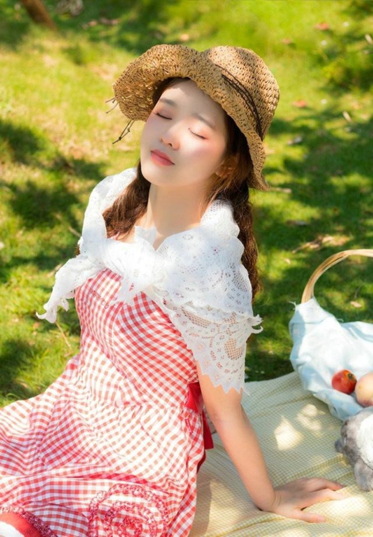 日本可爱美少女户外吊带裙写真照片(第2页)