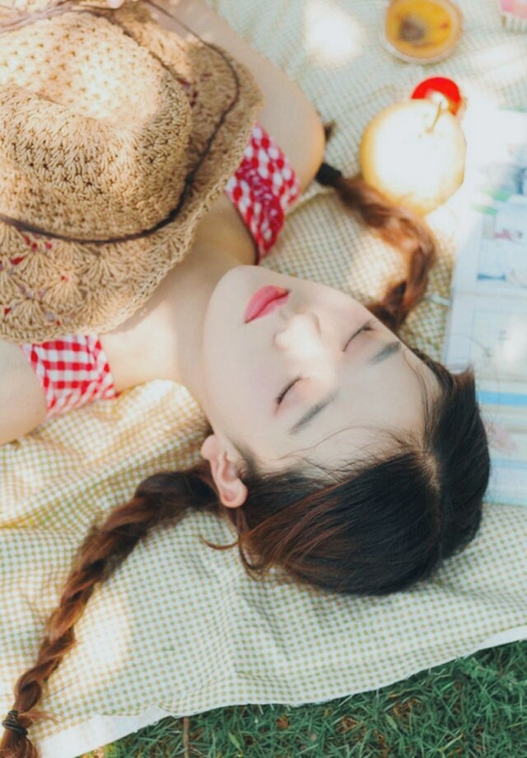 日本可爱美少女户外吊带裙写真照片(第7页)