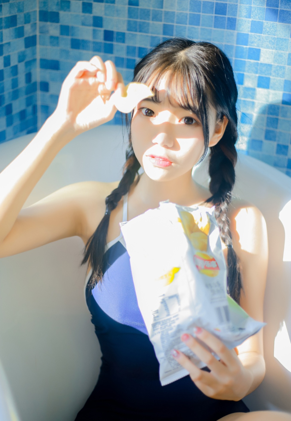 日本美少女浴室死库水泳装写真图片(第5页)
