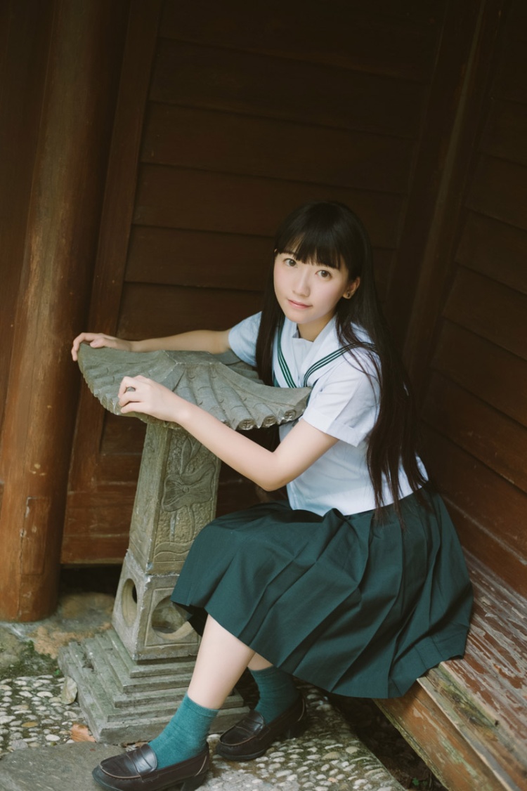 日本长发美女室外JK制服写真图片(第9页)