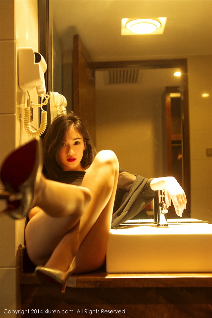 气质美女MAGIC室内透视装白皙粉嫩美腿诱惑私拍图片(第25页)