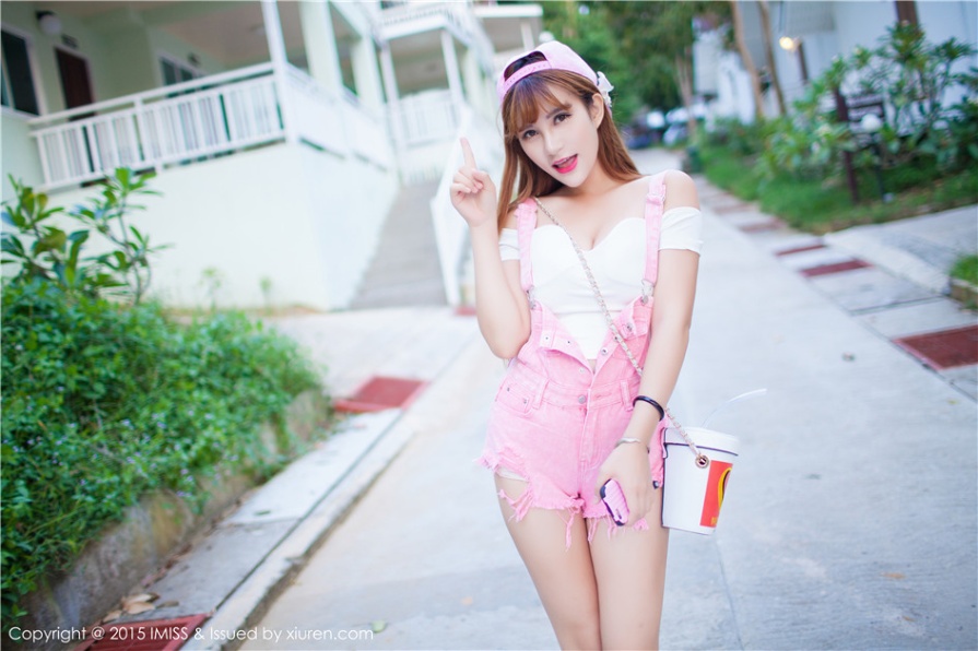 巨乳美女嫩模LalaBaby啦啦旅拍粉嫩美腿诱惑写真(第28页)