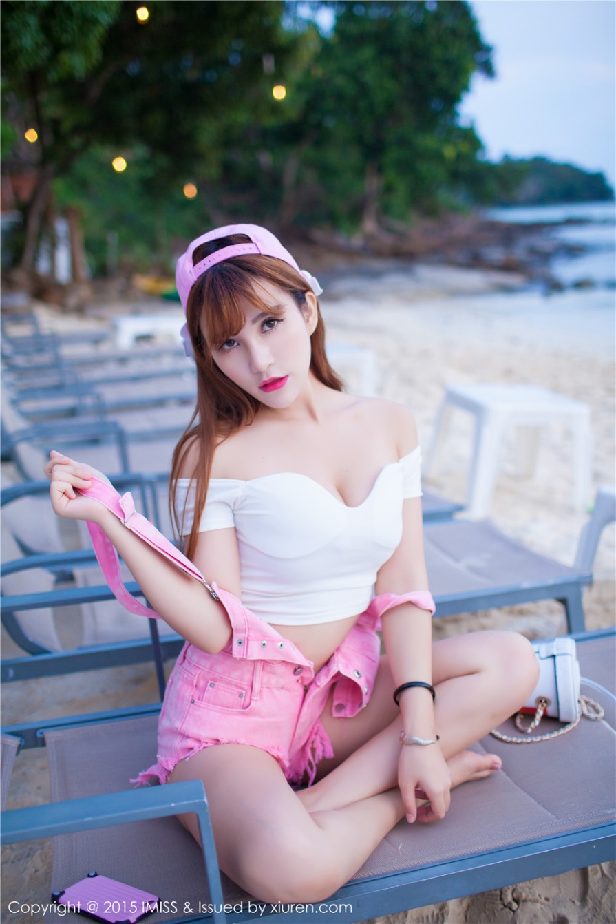 巨乳美女嫩模LalaBaby啦啦旅拍粉嫩美腿诱惑写真(第36页)
