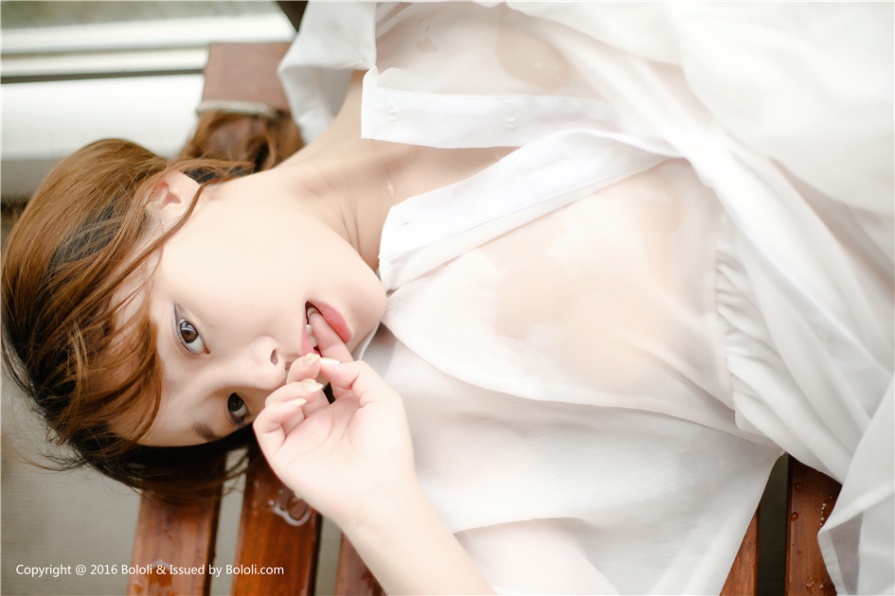 迷人的巨乳小妖精柳侑绮海边湿身诱惑写真图片(第23页)