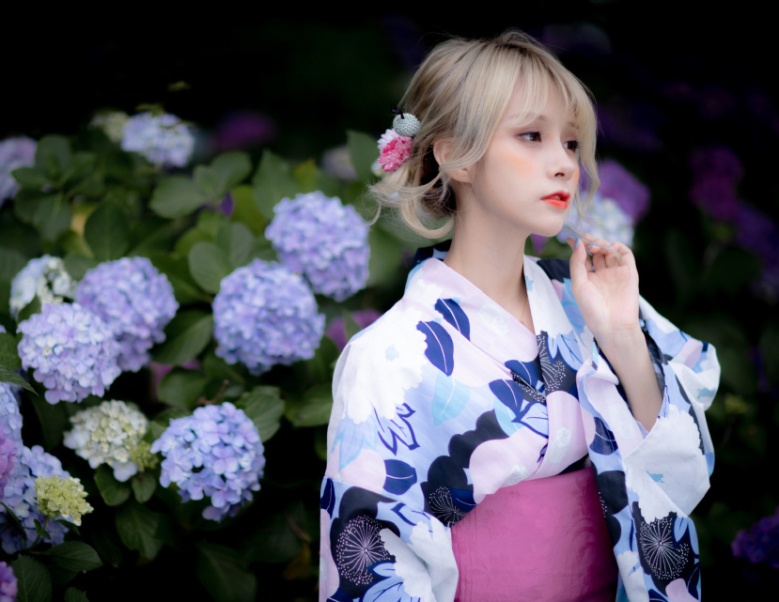 日本萝莉美女户外和服写真图片(第2页)