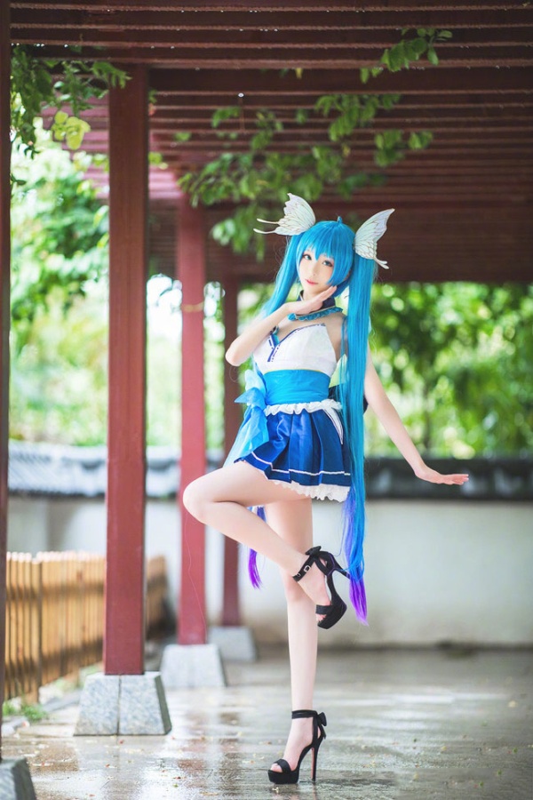 超甜美美少女cosplay初音未来白嫩乳沟诱惑写真(第7页)