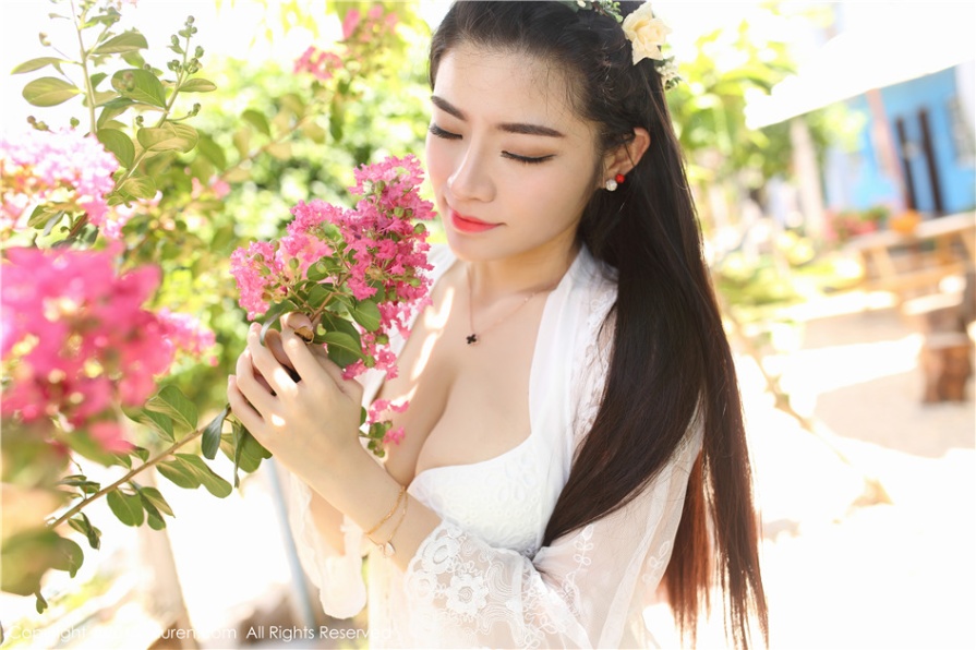 巨乳美女容容容Alice涠洲岛海边性感比基尼写真图片(第37页)