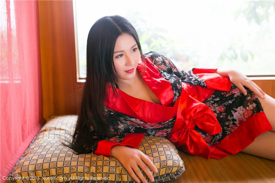 风骚美女唐雨辰TYC穿日本和服性感美腿诱惑私房照(第31页)