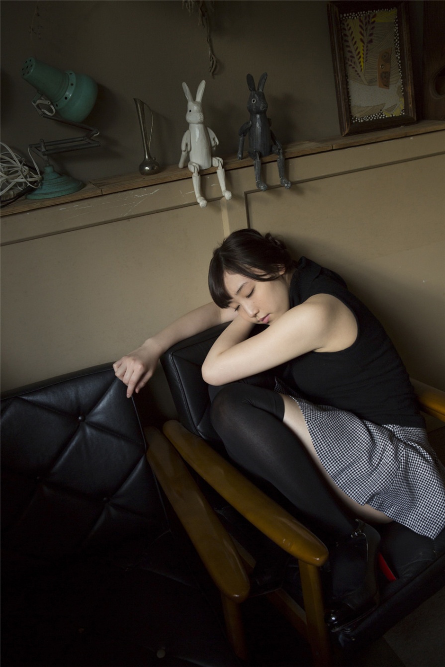 日本清纯美女譜久村聖海边性感比基尼美乳诱惑写真(第45页)