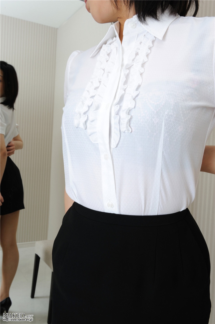 日本美女鹤瀬爱美室内透明裤袜美臀诱惑写真(第92页)