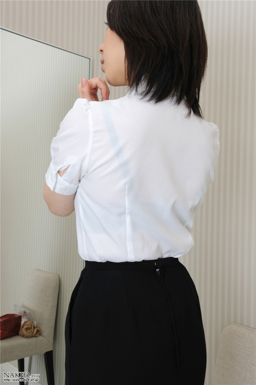 日本美女鹤瀬爱美室内透明裤袜美臀诱惑写真(第111页)