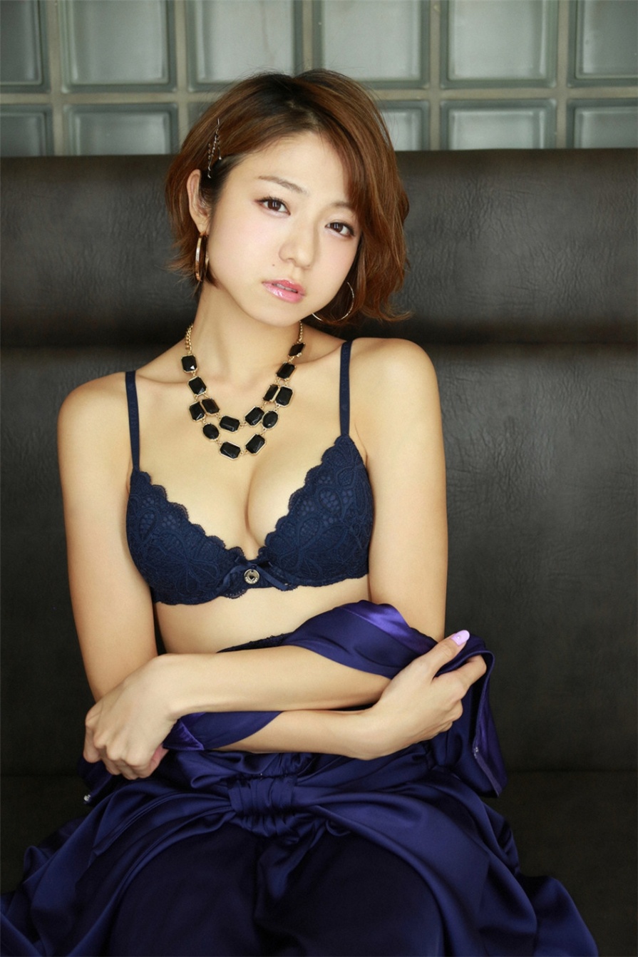 日本清纯美女中村静香室内性感内衣爆乳诱惑写真(第69页)