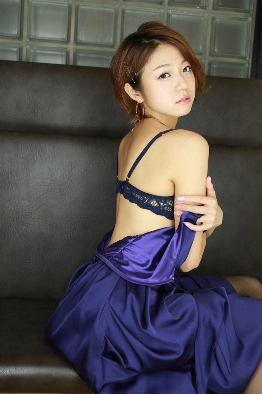 日本清纯美女中村静香室内性感内衣爆乳诱惑写真(第70页)