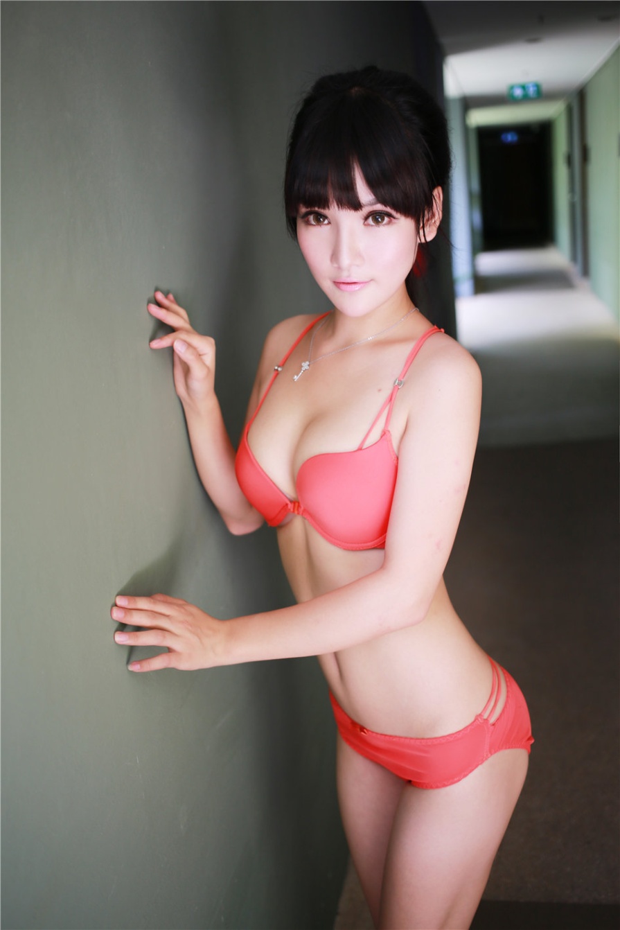 性感内衣模特美女妮儿酒店白嫩乳沟诱惑私拍照片(第28页)