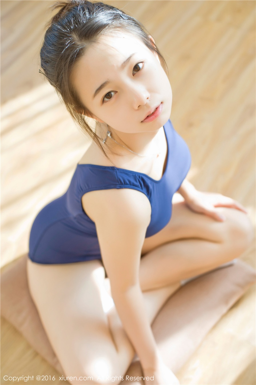 童颜巨乳美少女草莓zz室内撩衣爆乳诱惑私拍照片(第25页)
