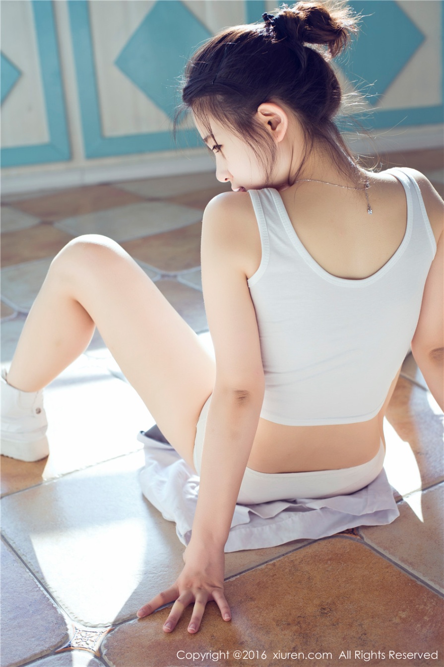 童颜巨乳美少女草莓zz室内撩衣爆乳诱惑私拍照片(第34页)