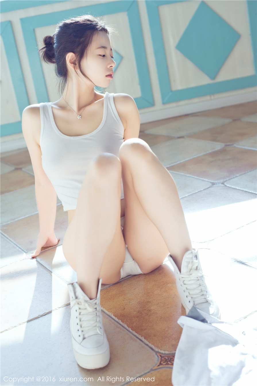 童颜巨乳美少女草莓zz室内撩衣爆乳诱惑私拍照片(第42页)