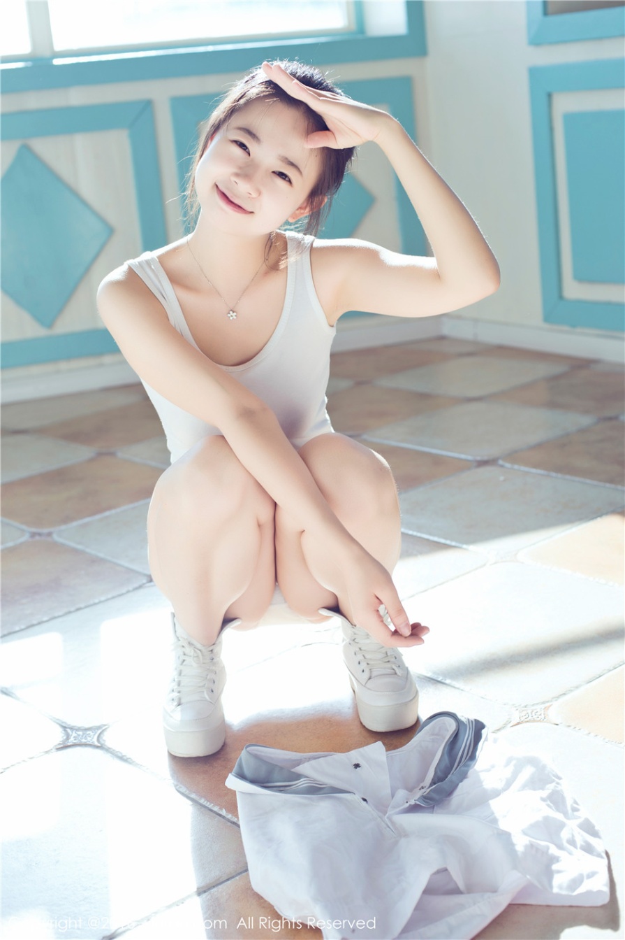 童颜巨乳美少女草莓zz室内撩衣爆乳诱惑私拍照片(第44页)