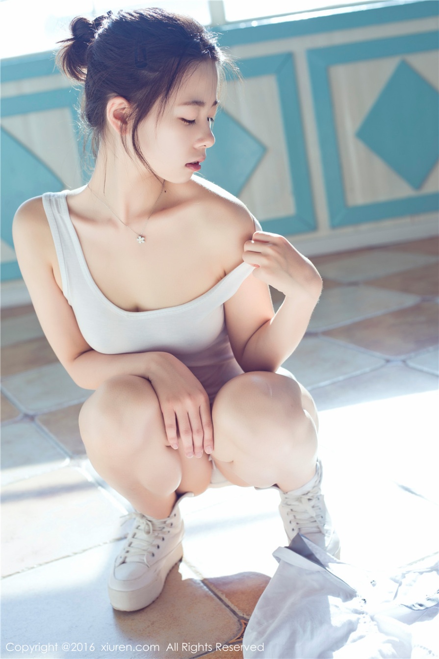 童颜巨乳美少女草莓zz室内撩衣爆乳诱惑私拍照片(第50页)
