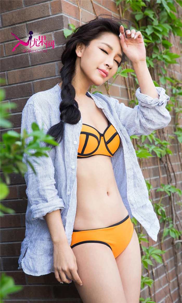 风骚美女戴小唯户外性感比基尼写真照片(第13页)