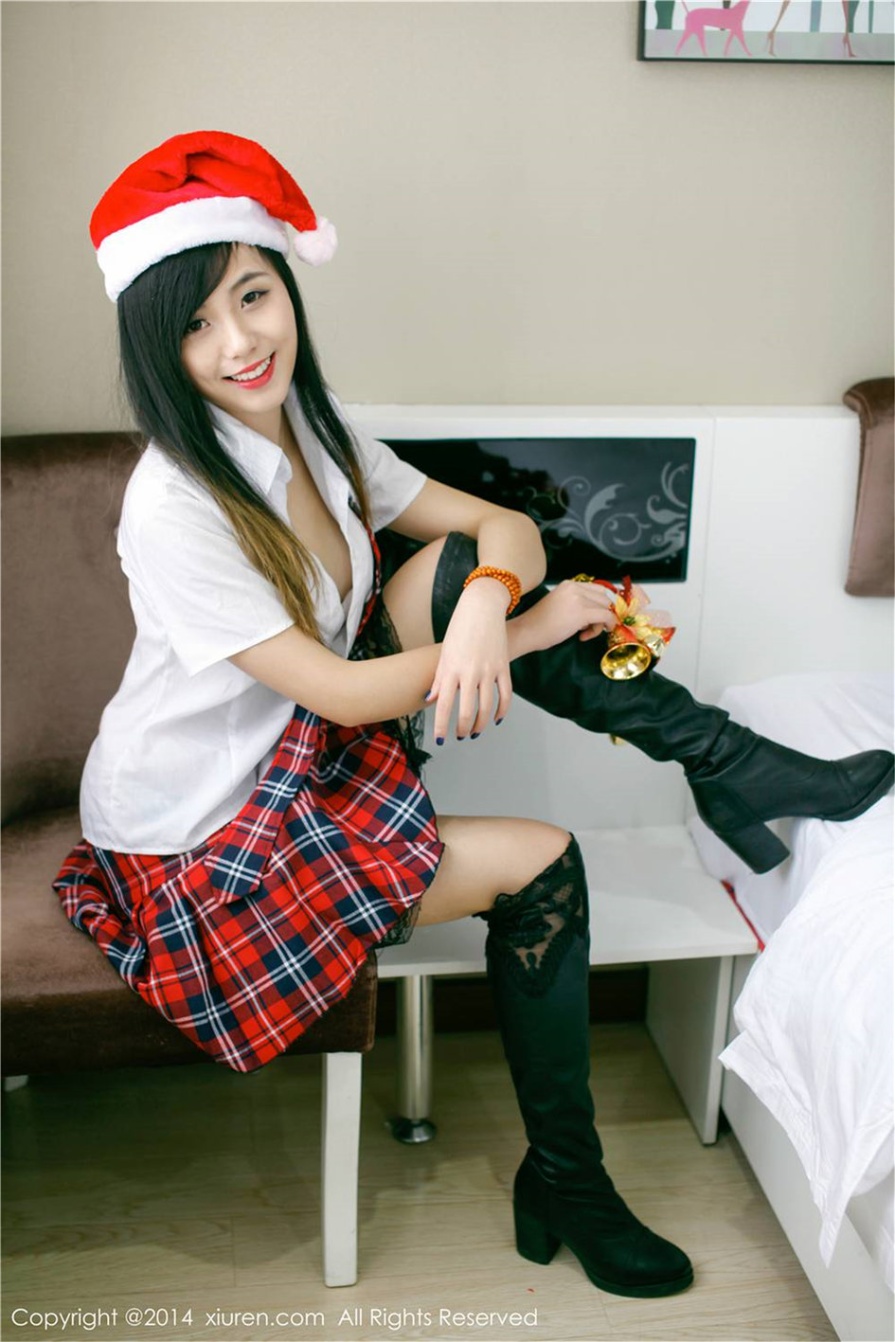 JK制服美女谢忱倬室内解扣性感美乳诱惑写真图片(第23页)
