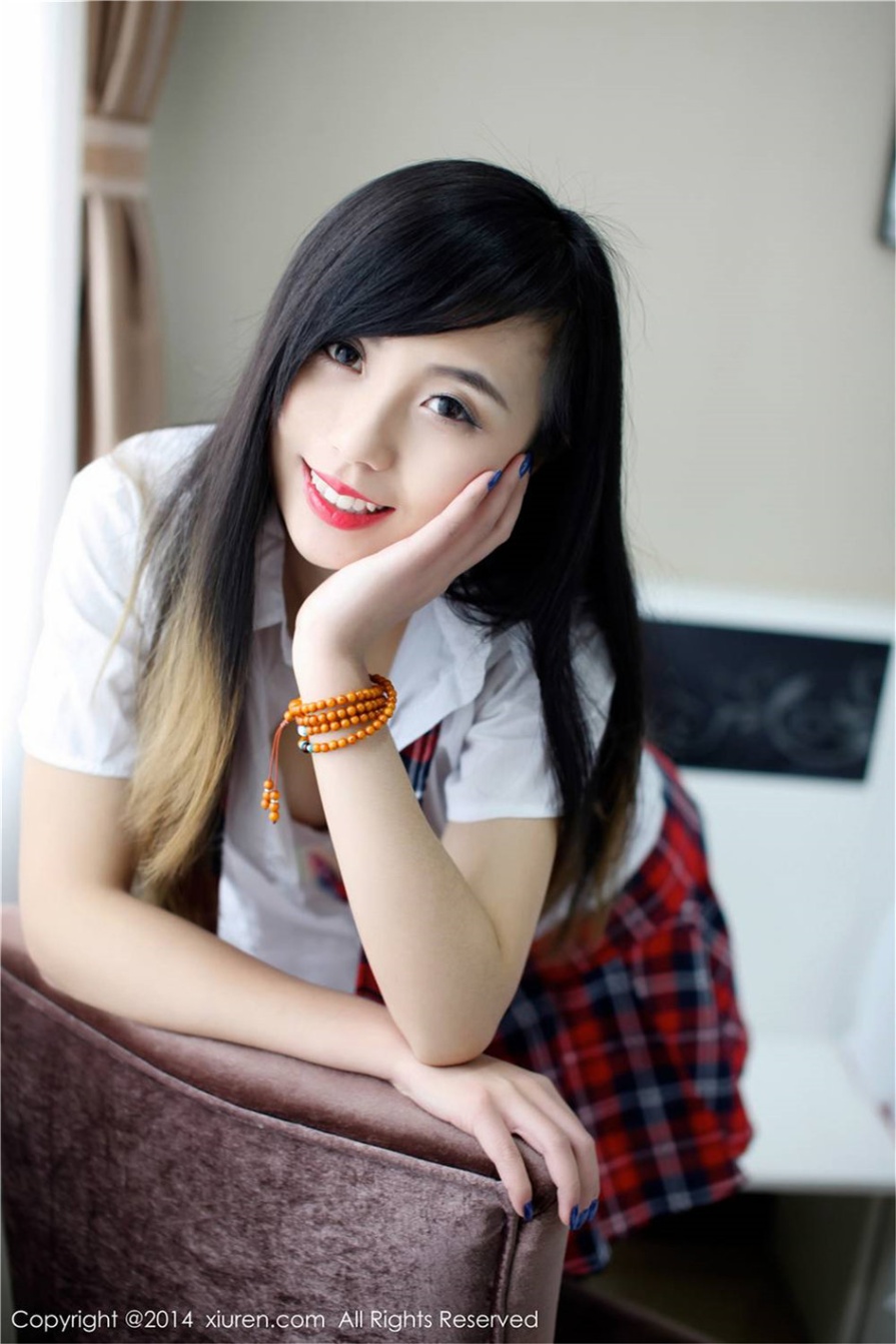 JK制服美女谢忱倬室内解扣性感美乳诱惑写真图片(第38页)