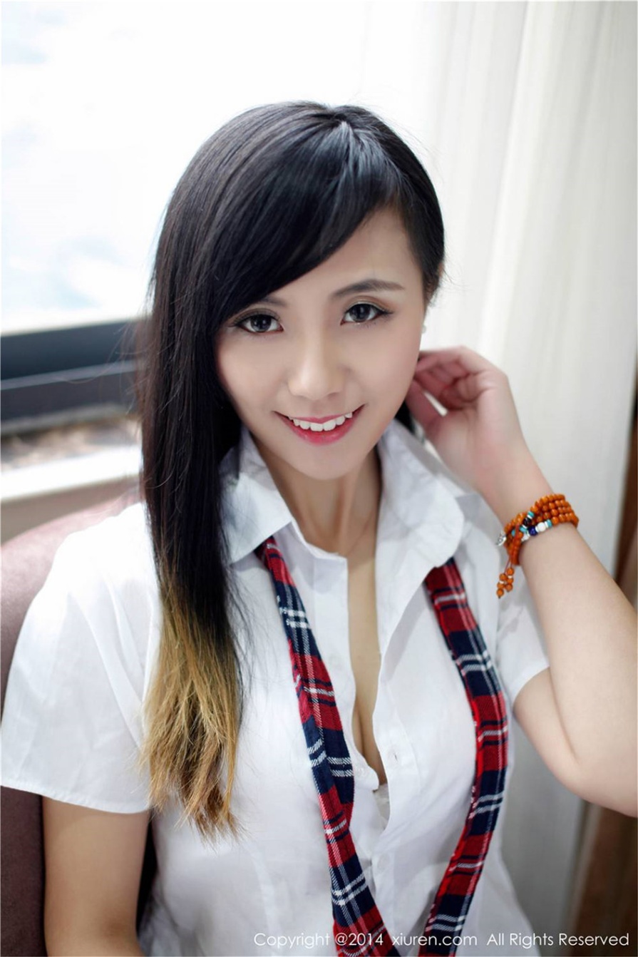 JK制服美女谢忱倬室内解扣性感美乳诱惑写真图片(第40页)