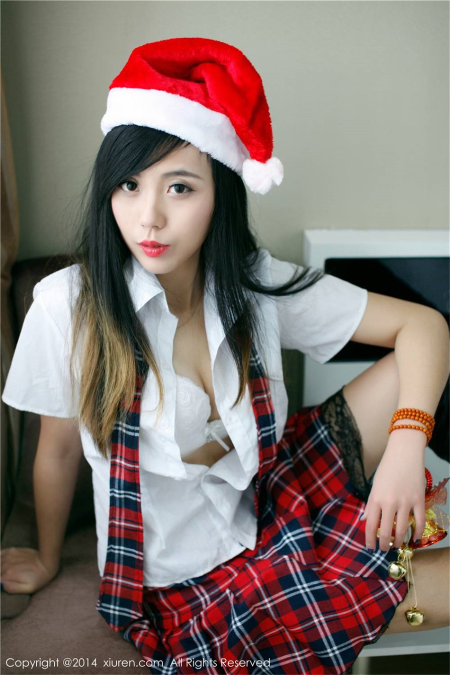 JK制服美女谢忱倬室内解扣性感美乳诱惑写真图片(第53页)