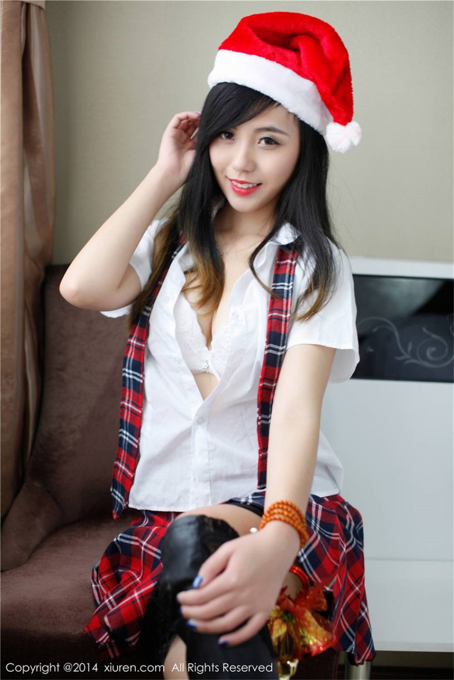 JK制服美女谢忱倬室内解扣性感美乳诱惑写真图片(第55页)