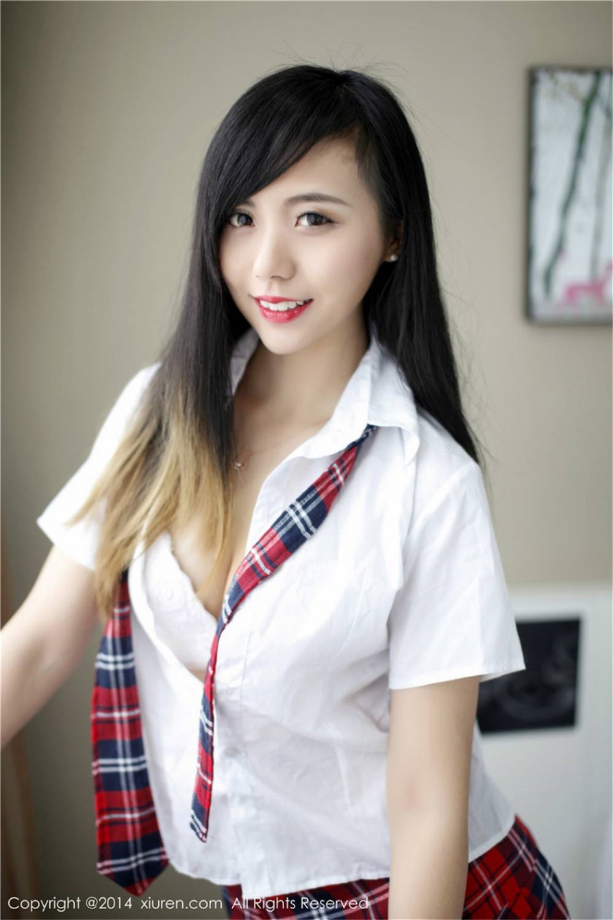 JK制服美女谢忱倬室内解扣性感美乳诱惑写真图片(第85页)
