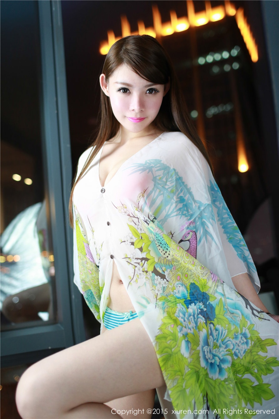 清纯美女MARA醬室外低胸装性感乳沟撩人街拍照片(第28页)