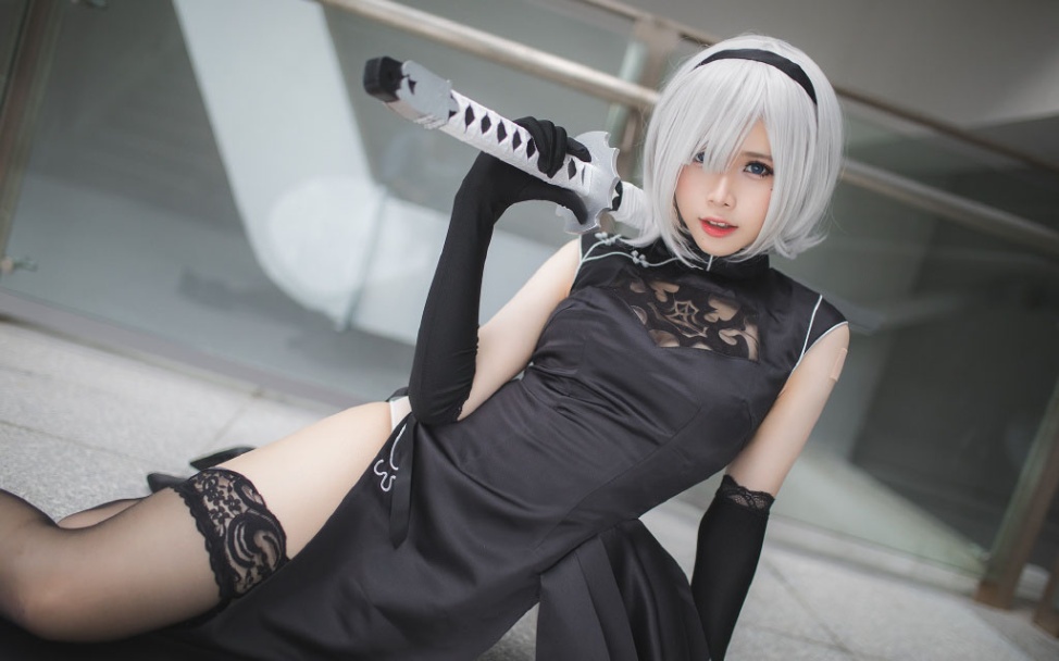 美到让人窒息的黑丝长腿美少女街边cosplayヨルハ二号B型图片(第5页)