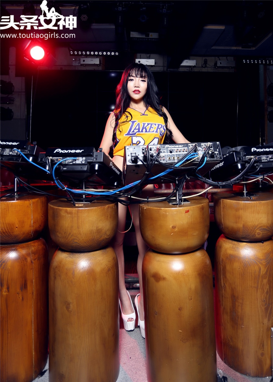 比基尼美女林茜电音女DJ现场写真照片(第14页)