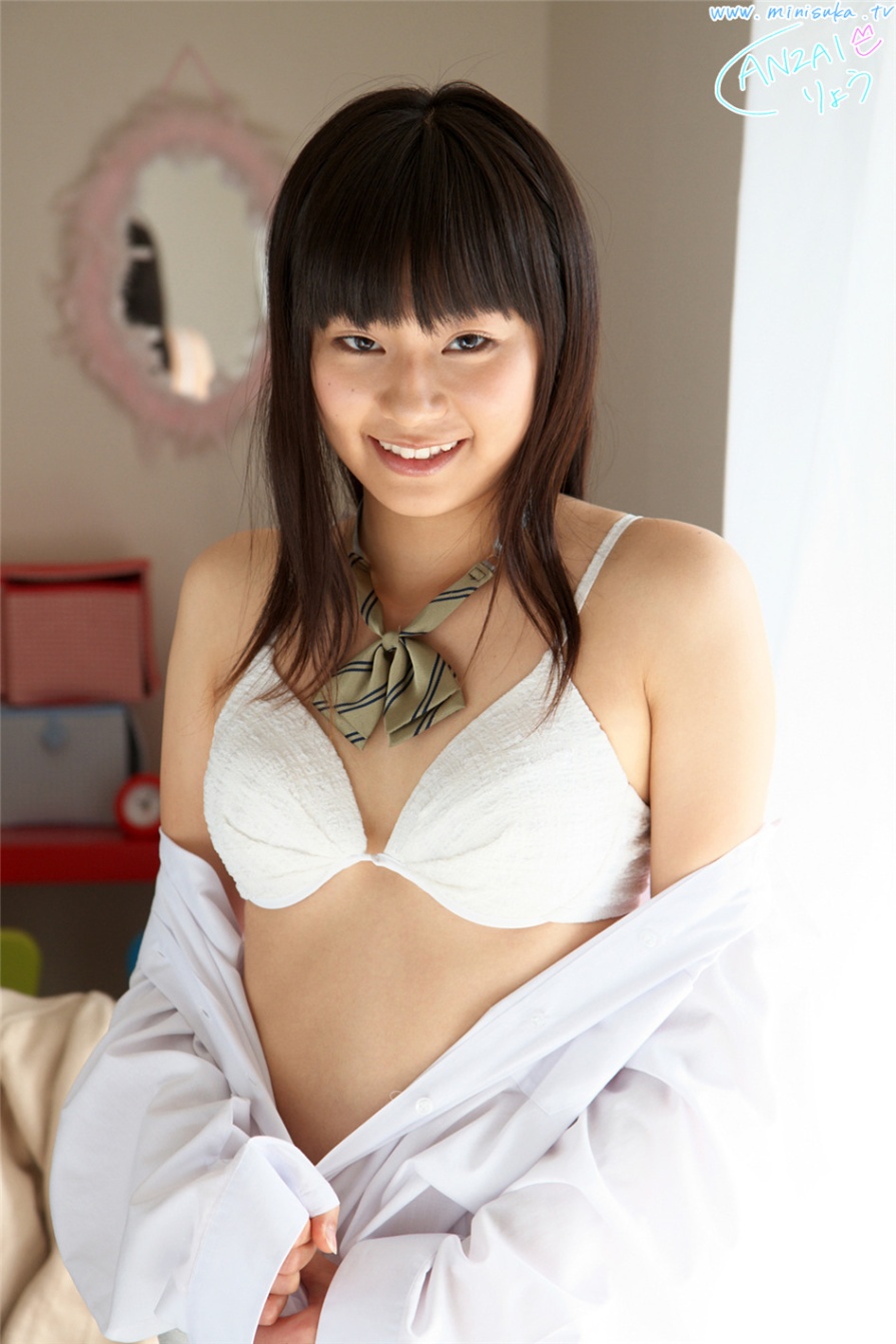 日本学生妹美女安西涼生床上雪白美臀诱惑写真图片(第7页)