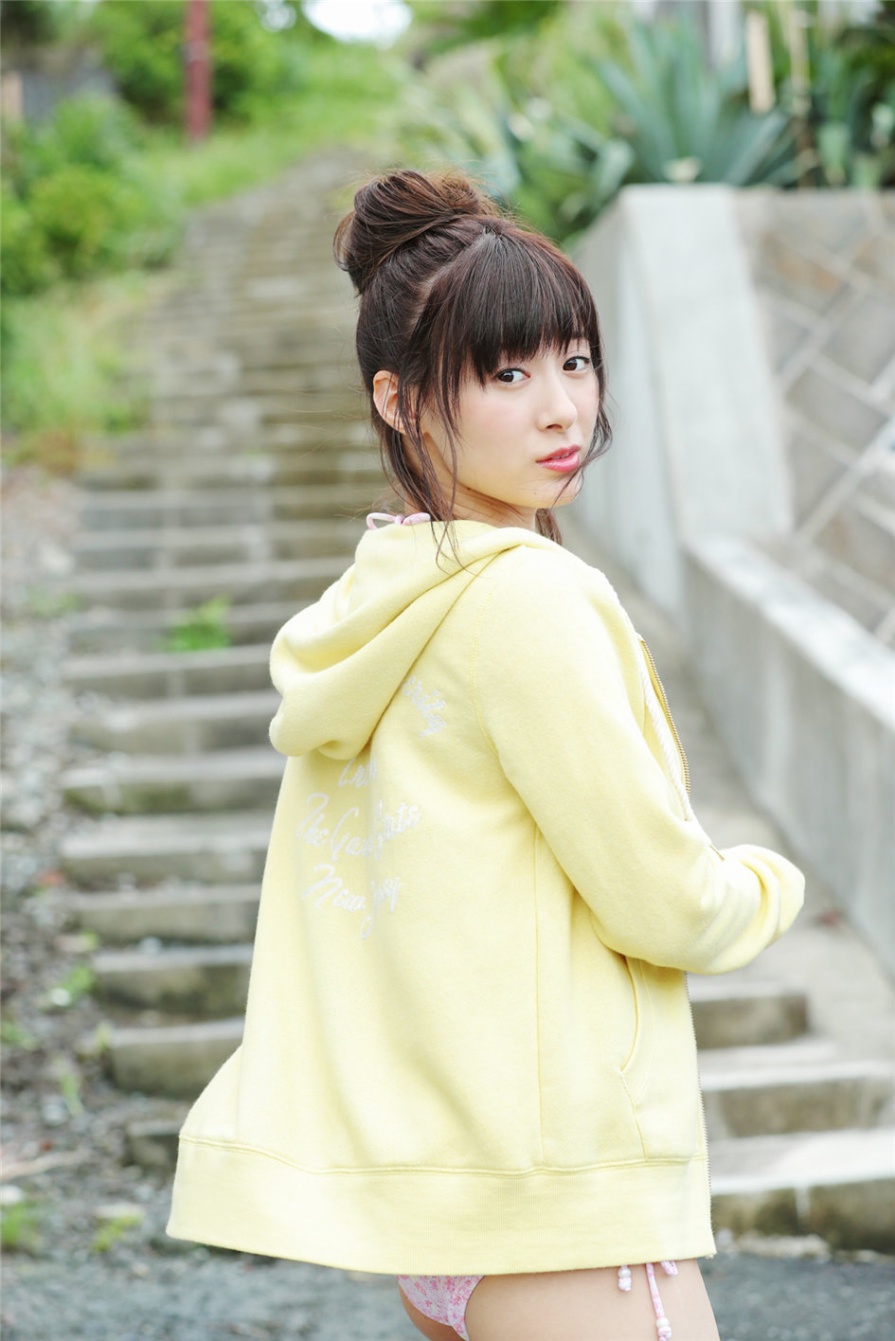 日本美女生田衣梨奈性感比基尼写真图片(第81页)