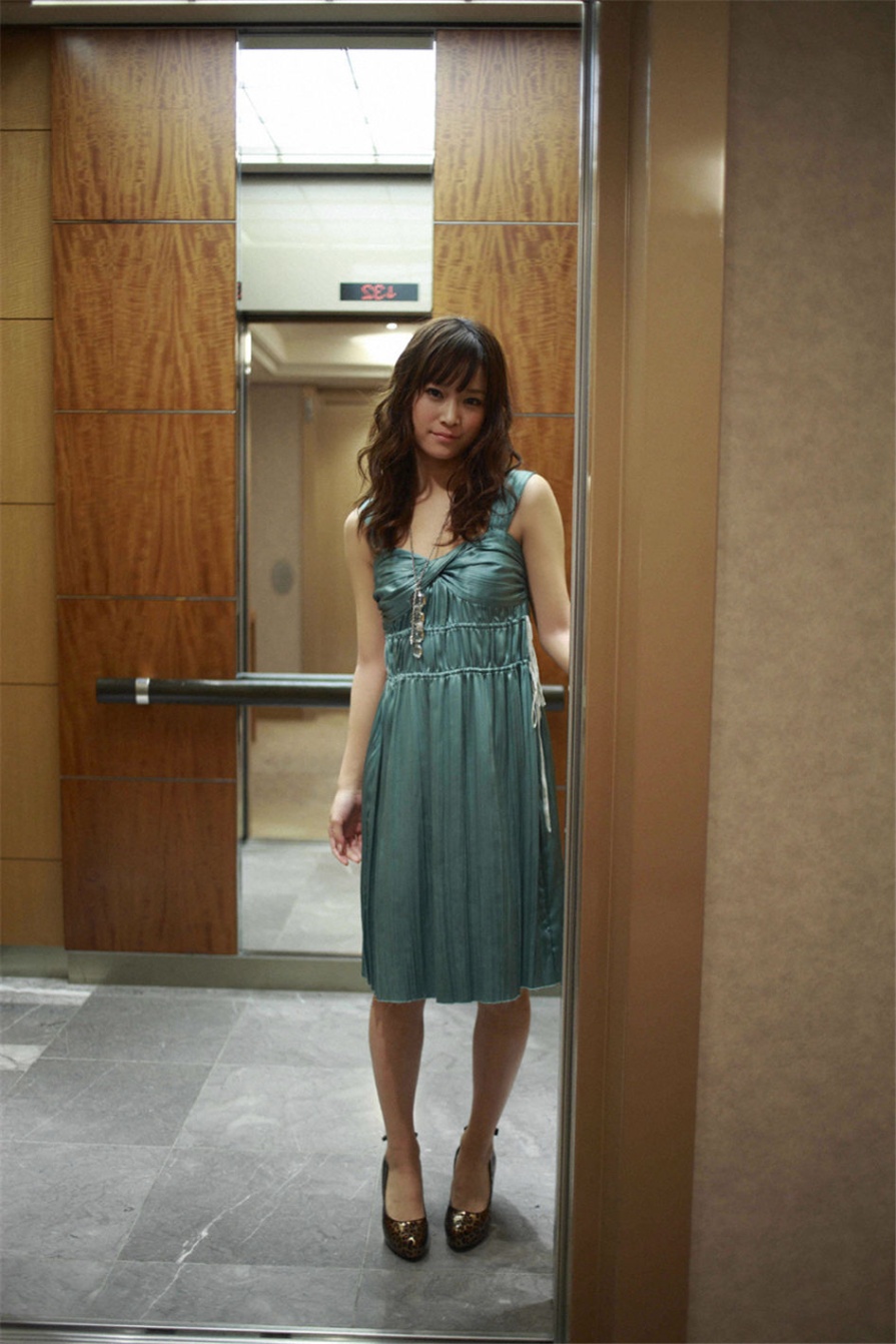 日本美女亀井絵里百变制服写真照片(第83页)