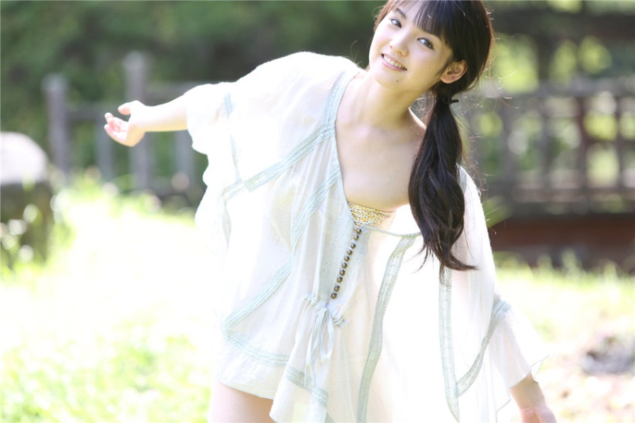 甜美气质美女道重さゆみ户外性感比基尼写真照片(第83页)
