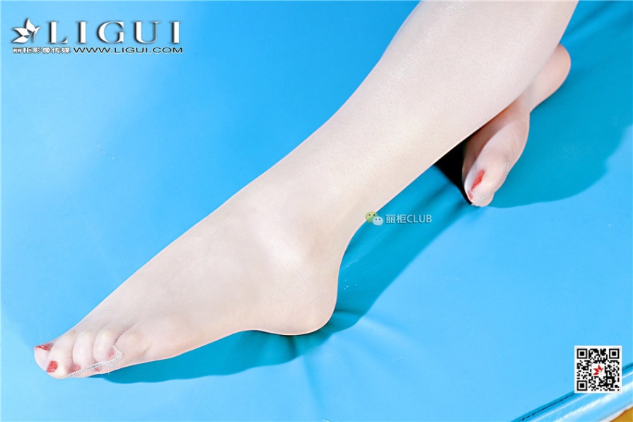 超短裙美女允儿白皙美足私房写真图片(第46页)
