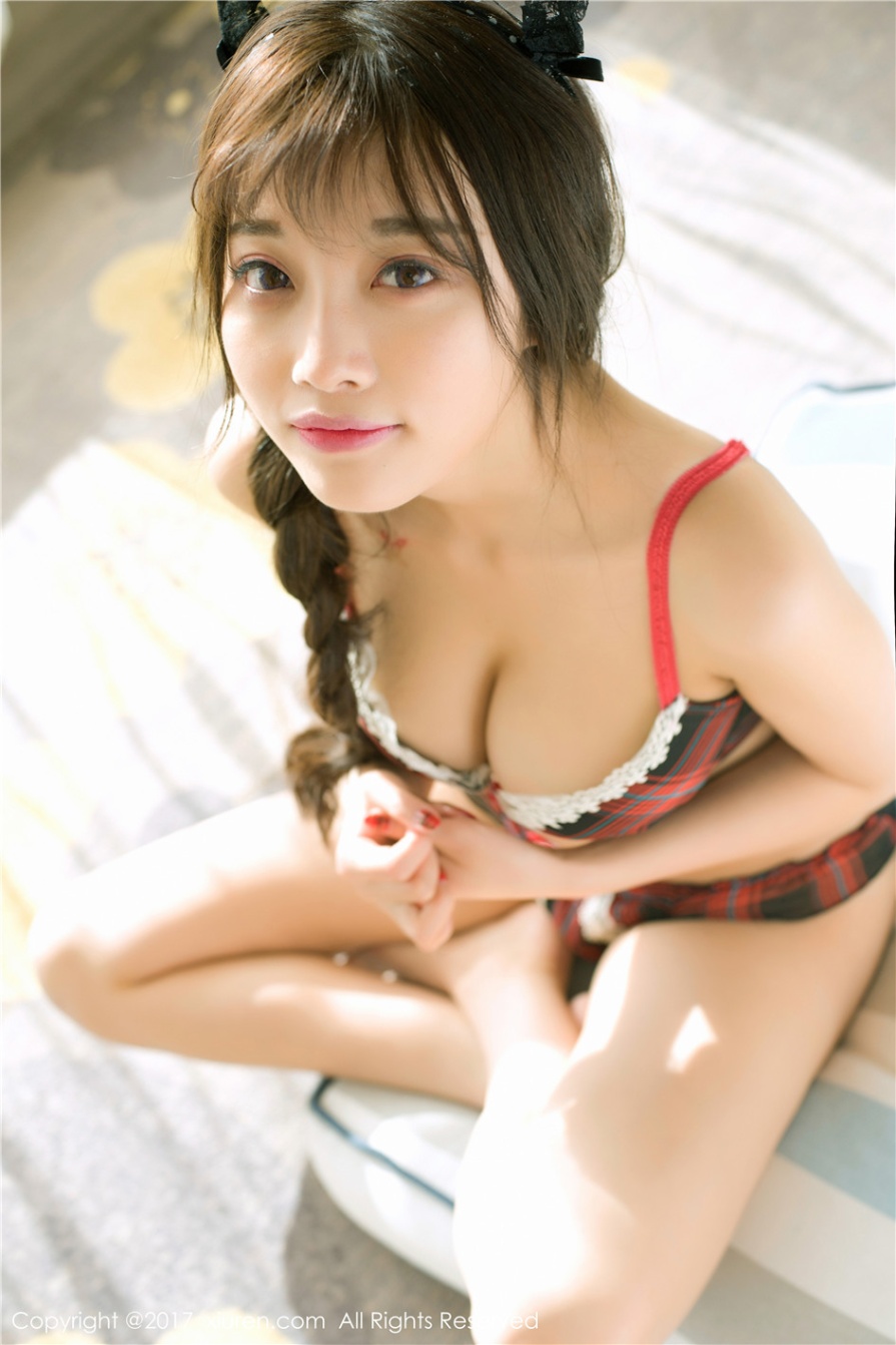 气质美女模特杨晨晨sugar吊带睡裙雪白美乳诱惑写真(第28页)