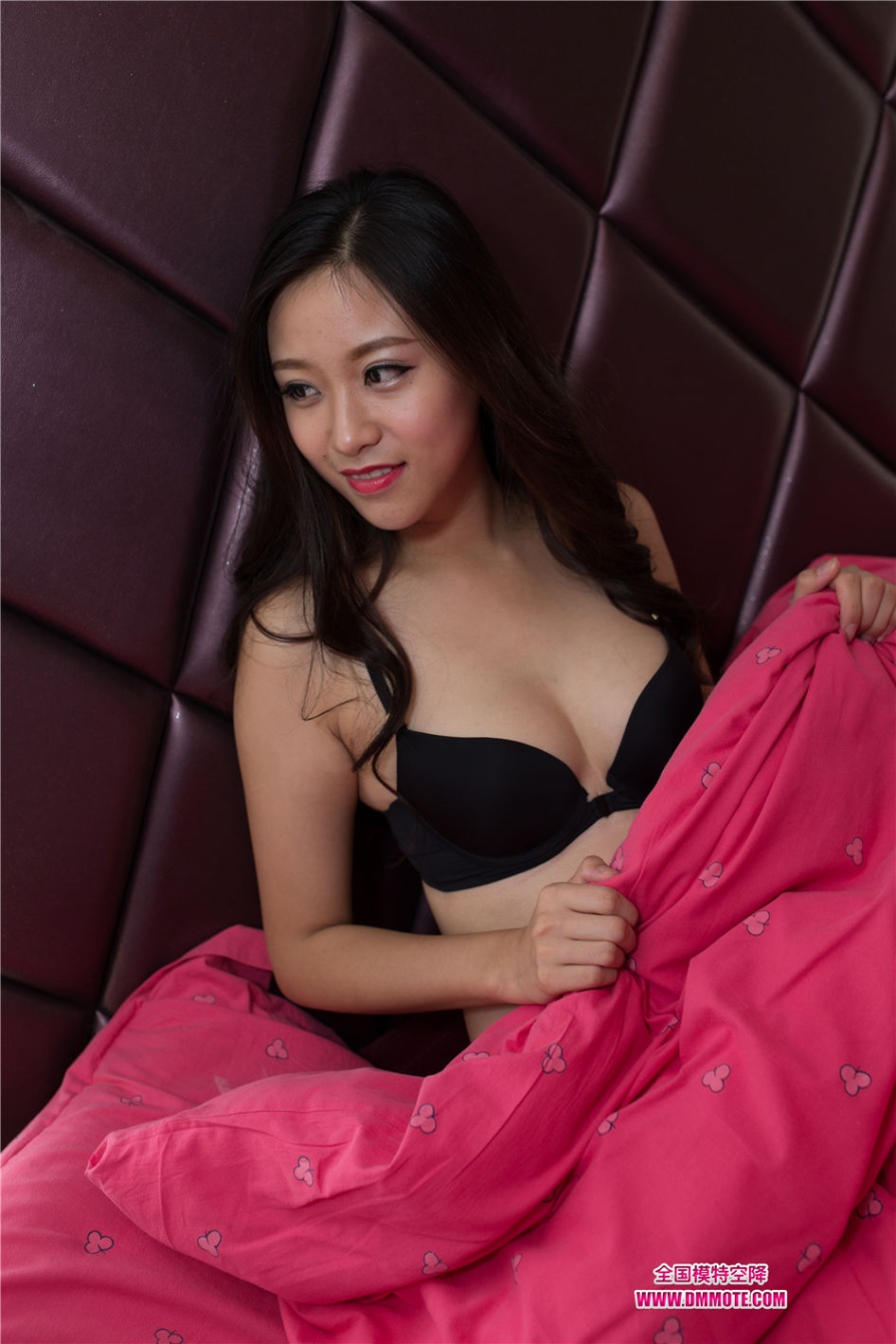 风骚美女巍巍酒店性感内衣写真照片(第86页)
