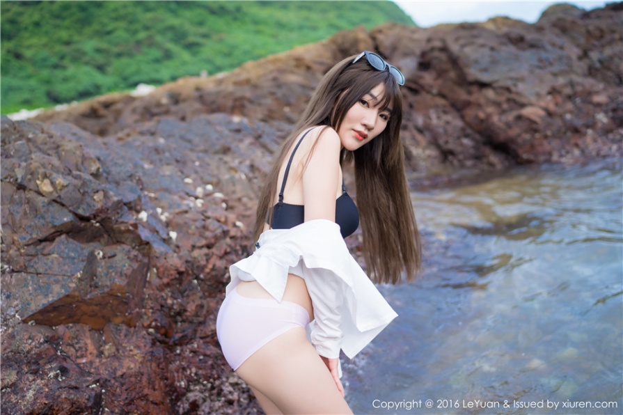 风骚美女冷不丁海边性感内衣写真图片(第11页)
