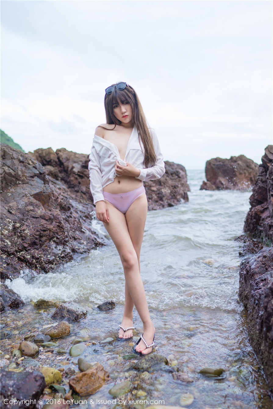 风骚美女冷不丁海边性感内衣写真图片(第15页)