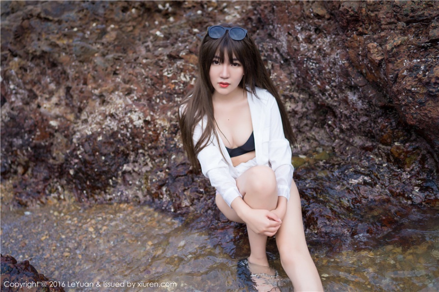 风骚美女冷不丁海边性感内衣写真图片(第18页)