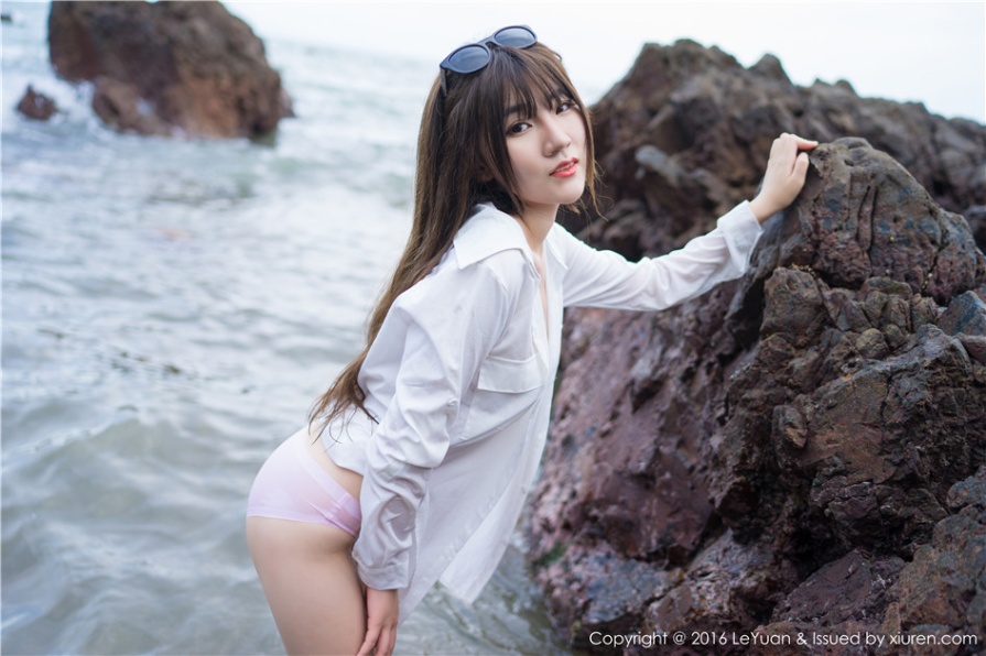 风骚美女冷不丁海边性感内衣写真图片(第22页)