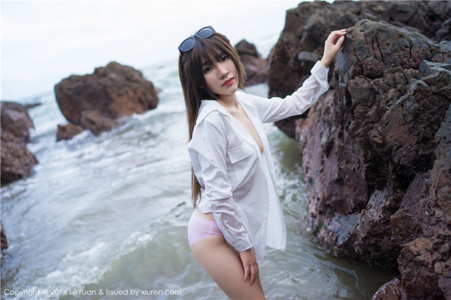 风骚美女冷不丁海边性感内衣写真图片(第23页)