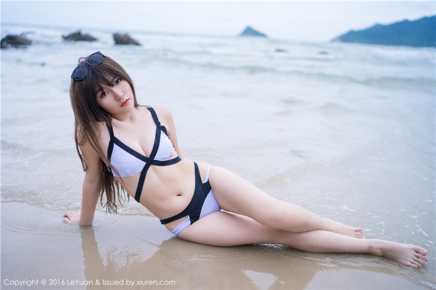 风骚美女冷不丁海边性感内衣写真图片(第44页)