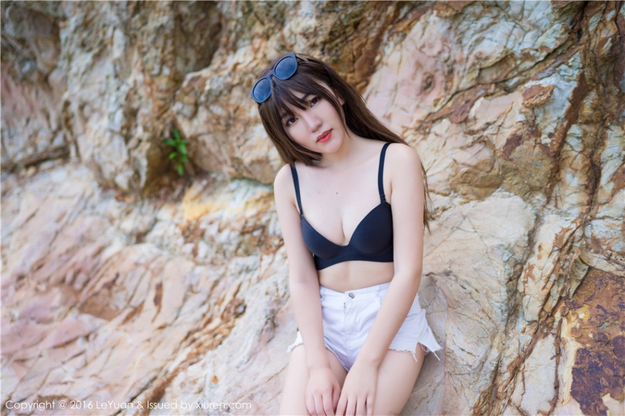 气质美女冷不丁海边雪白长腿写真照片(第43页)