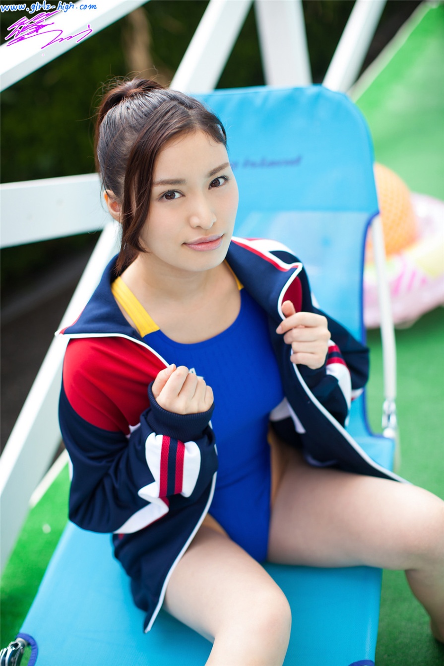 日本气质美女泳池高叉泳装湿身写真图片(第3页)