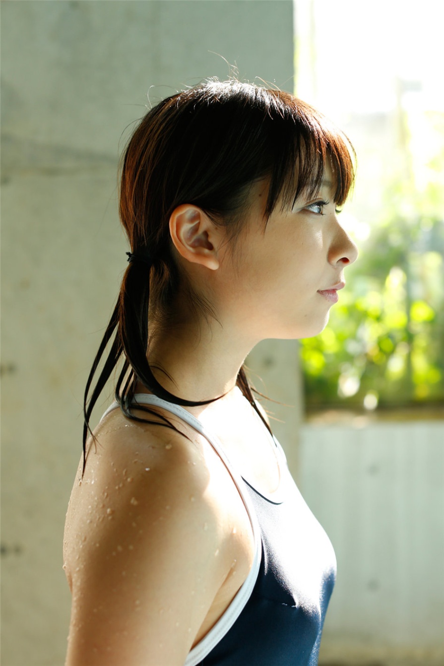日本美女福田花音泳池性感泳装写真图片(第70页)