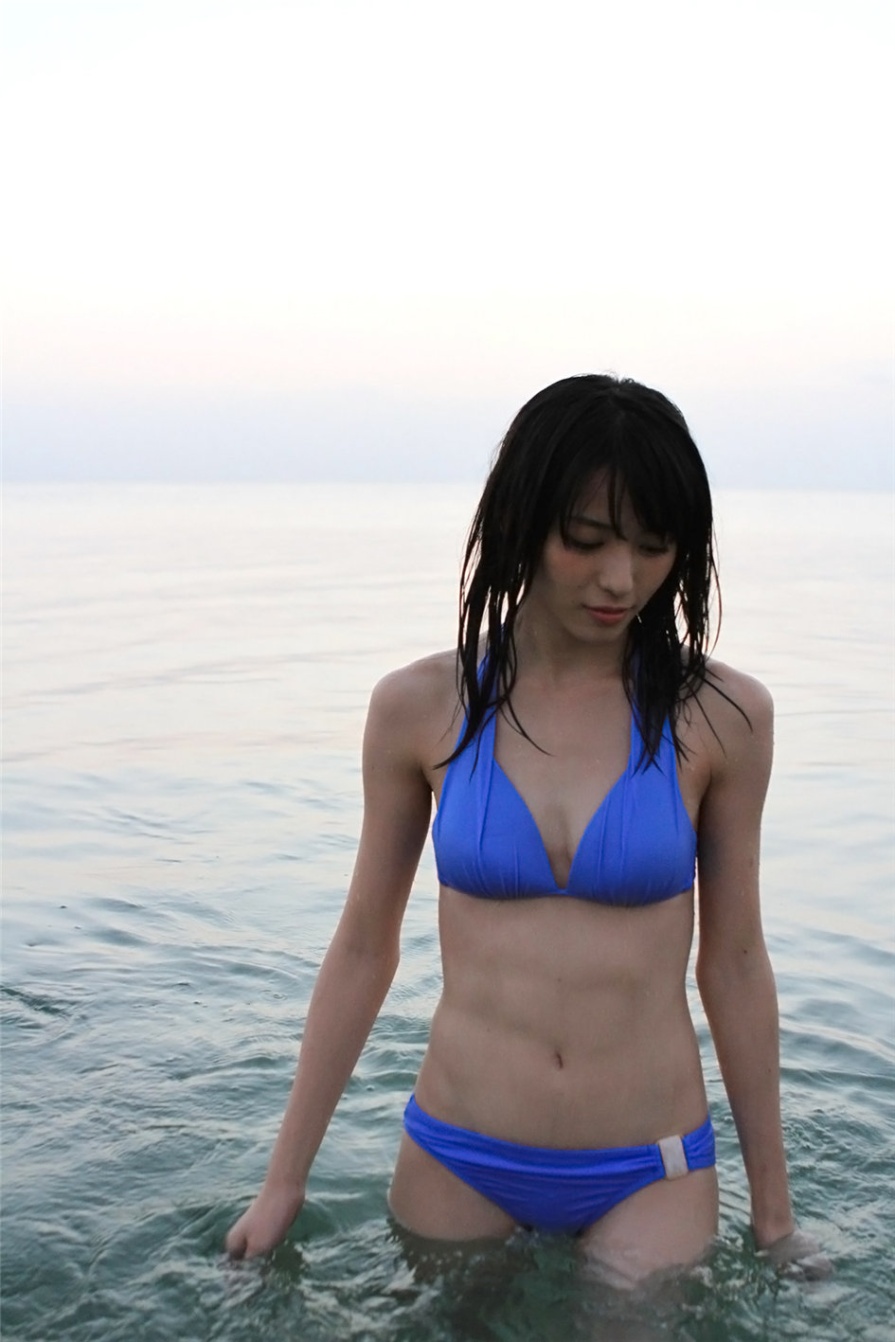 泳装美女矢島舞美坚挺美乳乳沟诱惑写真图片(第24页)